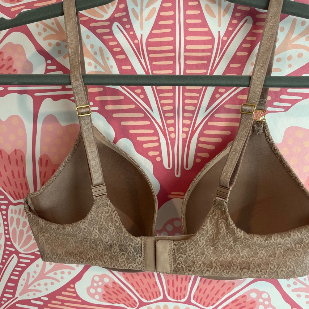 VS Icon Push Up Demi Bra - Picture 7 of 13